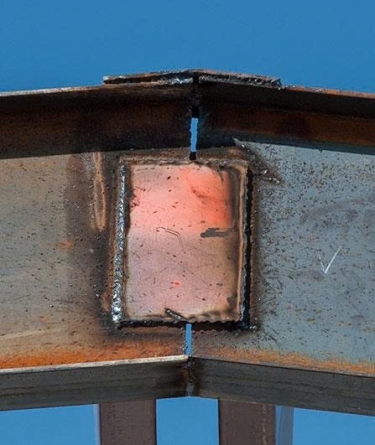 Kỹ thuật hàn kèo mái tôn bền đẹp, không cong vênh