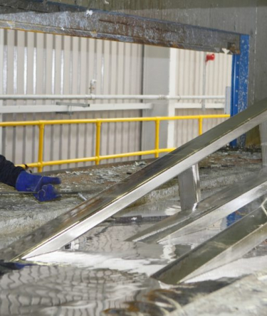 Phân Biệt Mạ Kẽm Điện Phân và Mạ Kẽm Nhúng Nóng: 2 Phương Pháp Nào Tốt Hơn?