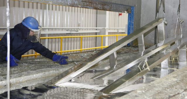 Phân Biệt Mạ Kẽm Điện Phân và Mạ Kẽm Nhúng Nóng: 2 Phương Pháp Nào Tốt Hơn?